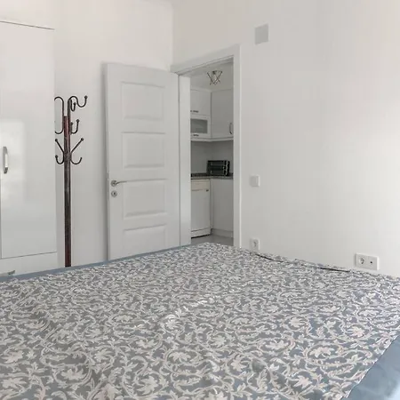 Renovated, Modern Central 2 Br Appartamento